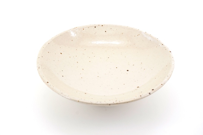 Schaaltje op voet gespikkeld kleur Winterwit glans 17.5cm