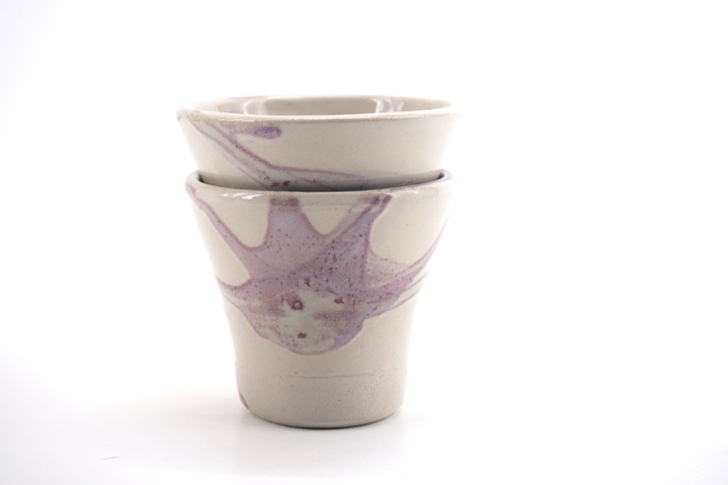 Set van twee kopjes Annabel in wit en rose glazuur