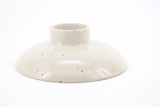 Schaaltje op voet gespikkeld kleur Winterwit glans 17.5cm