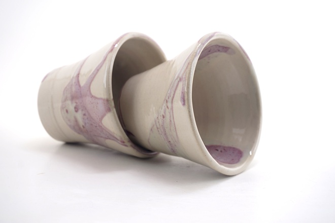 Set van twee kopjes Annabel in wit en rose glazuur