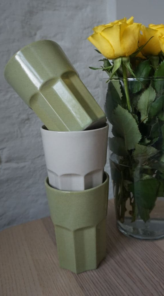 Beker van keramiek.