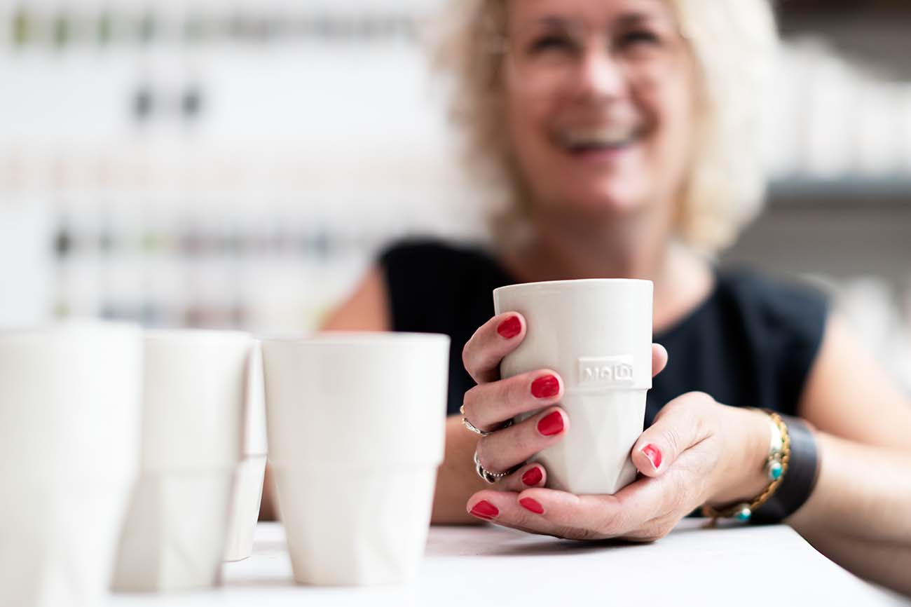 Marianne met een beker op naam
